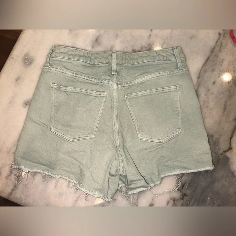 EUC Universal Threads Women's Light Green Denim‎ Shorts